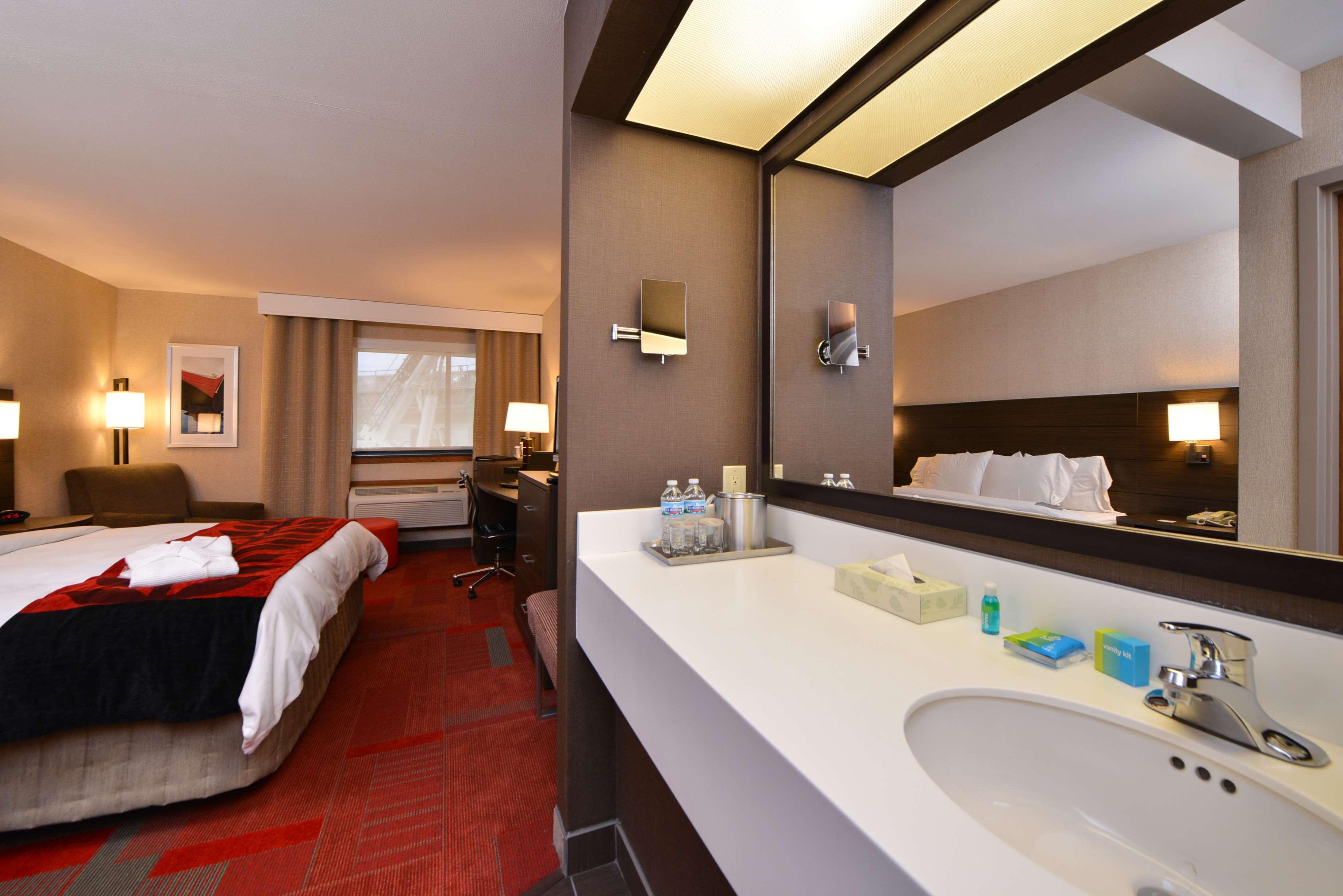 Radisson Hotel Madison Bagian luar foto
