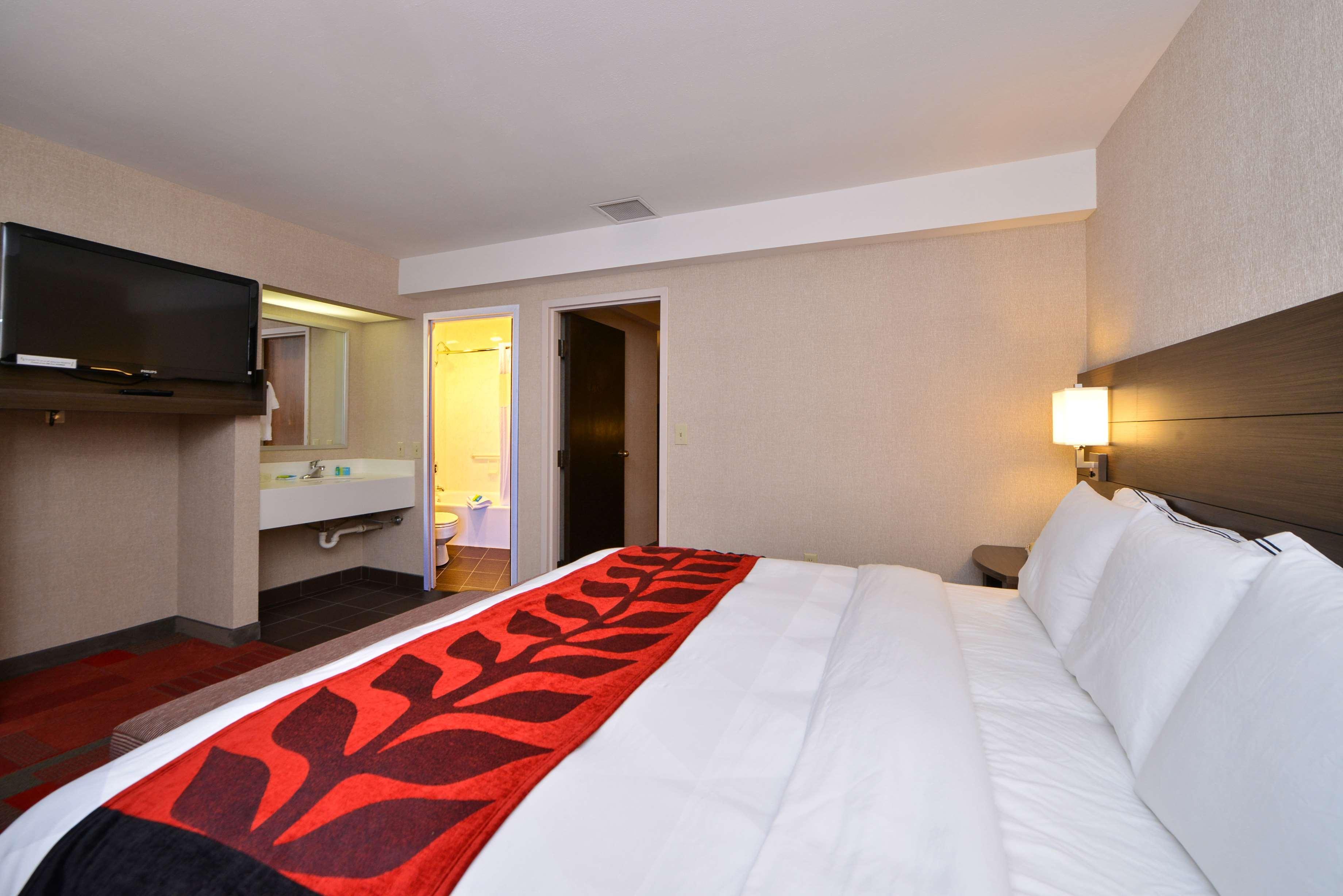 Radisson Hotel Madison Bagian luar foto