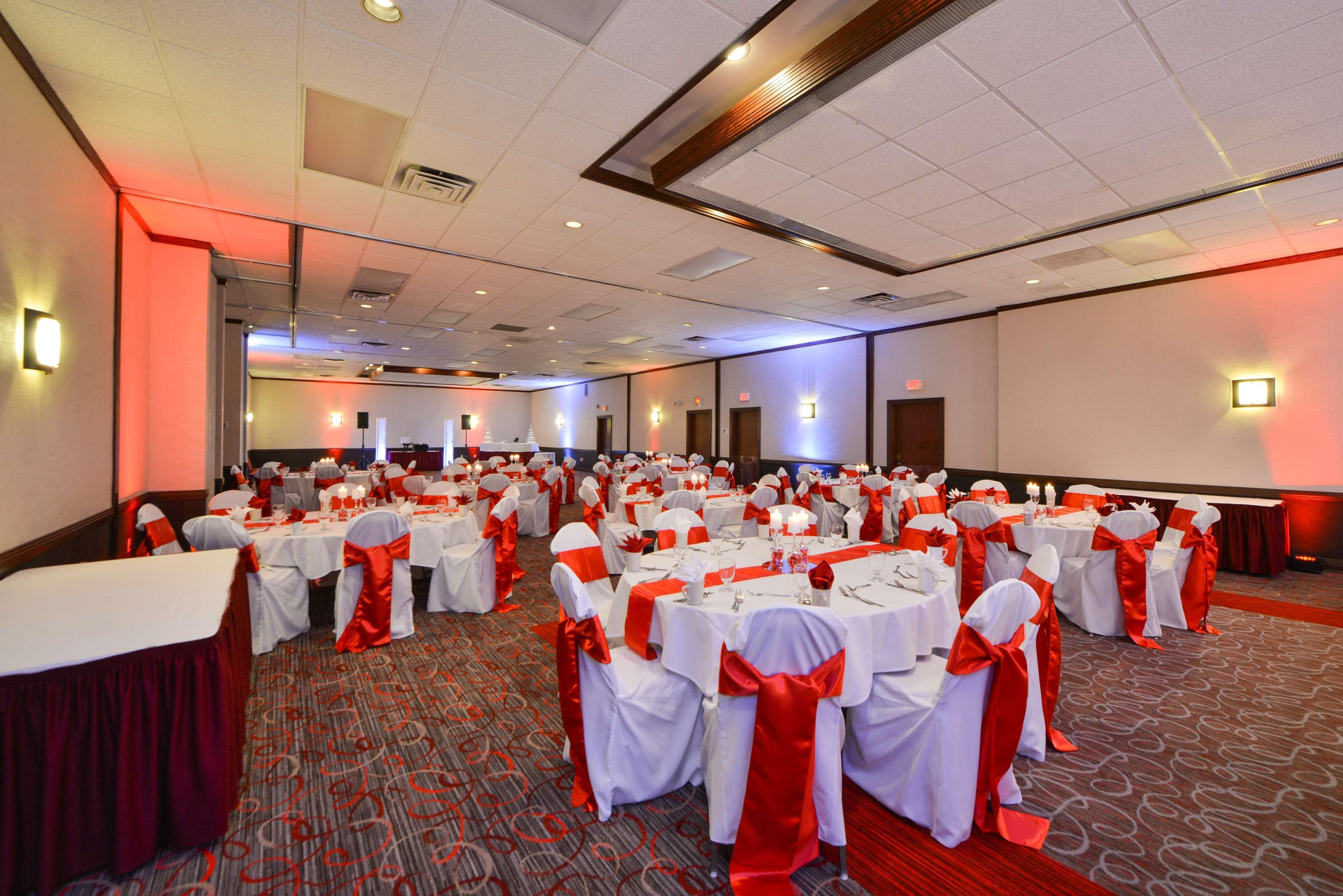 Radisson Hotel Madison Bagian luar foto