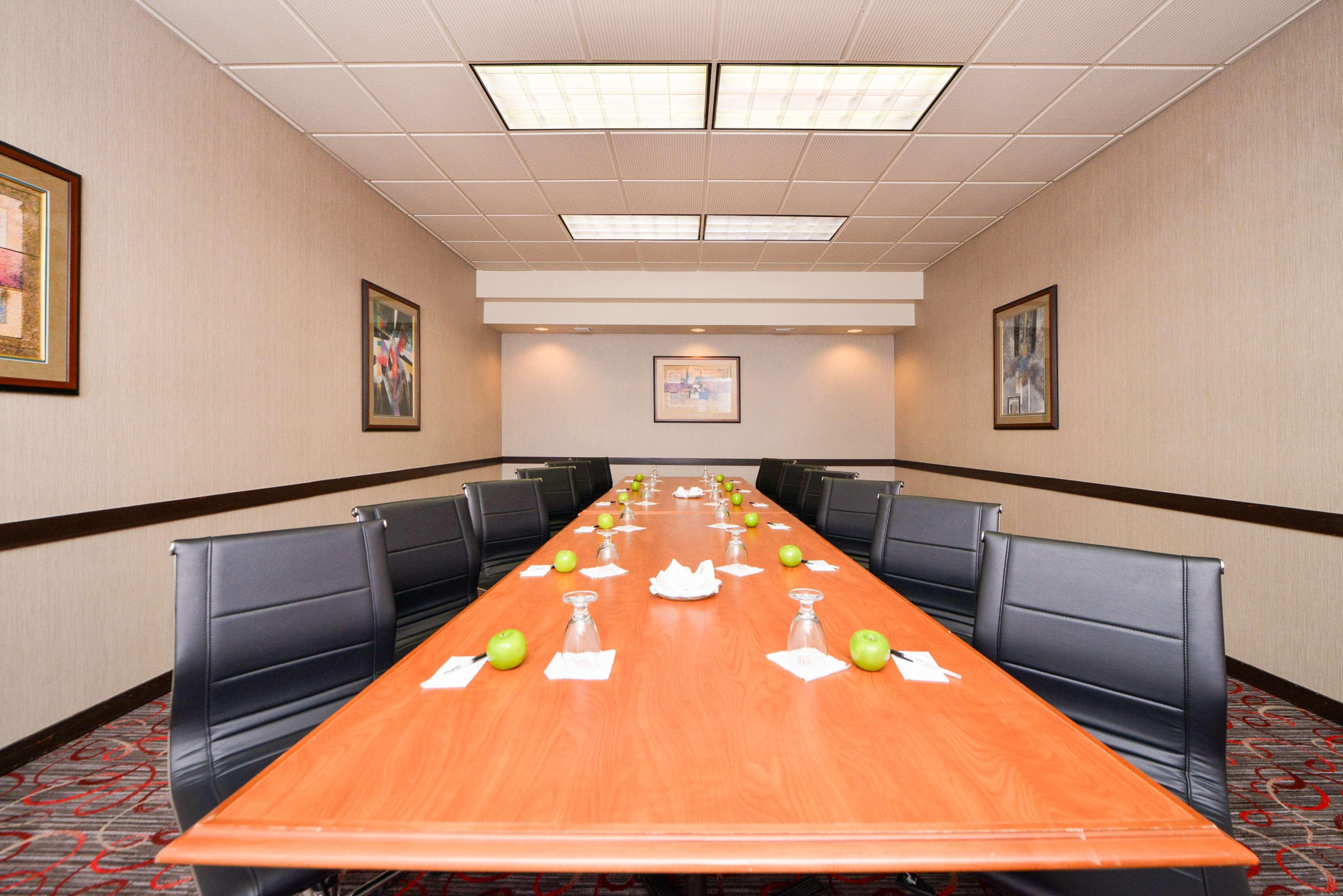 Radisson Hotel Madison Bagian luar foto