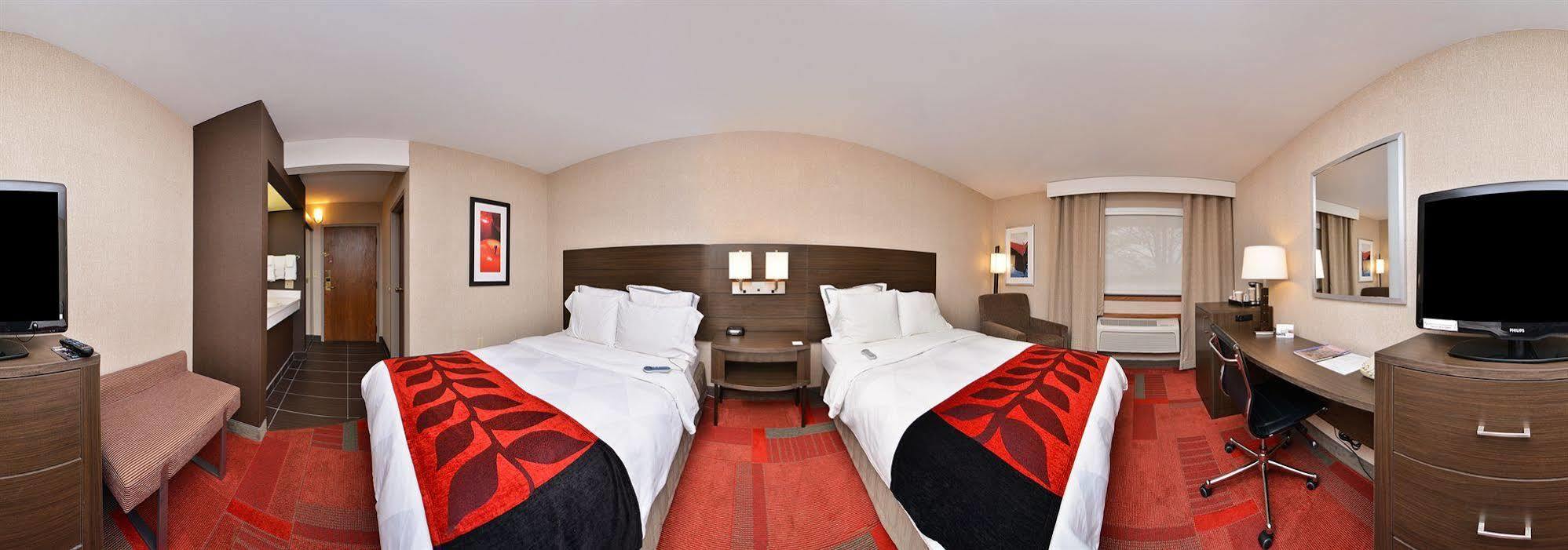 Radisson Hotel Madison Bagian luar foto