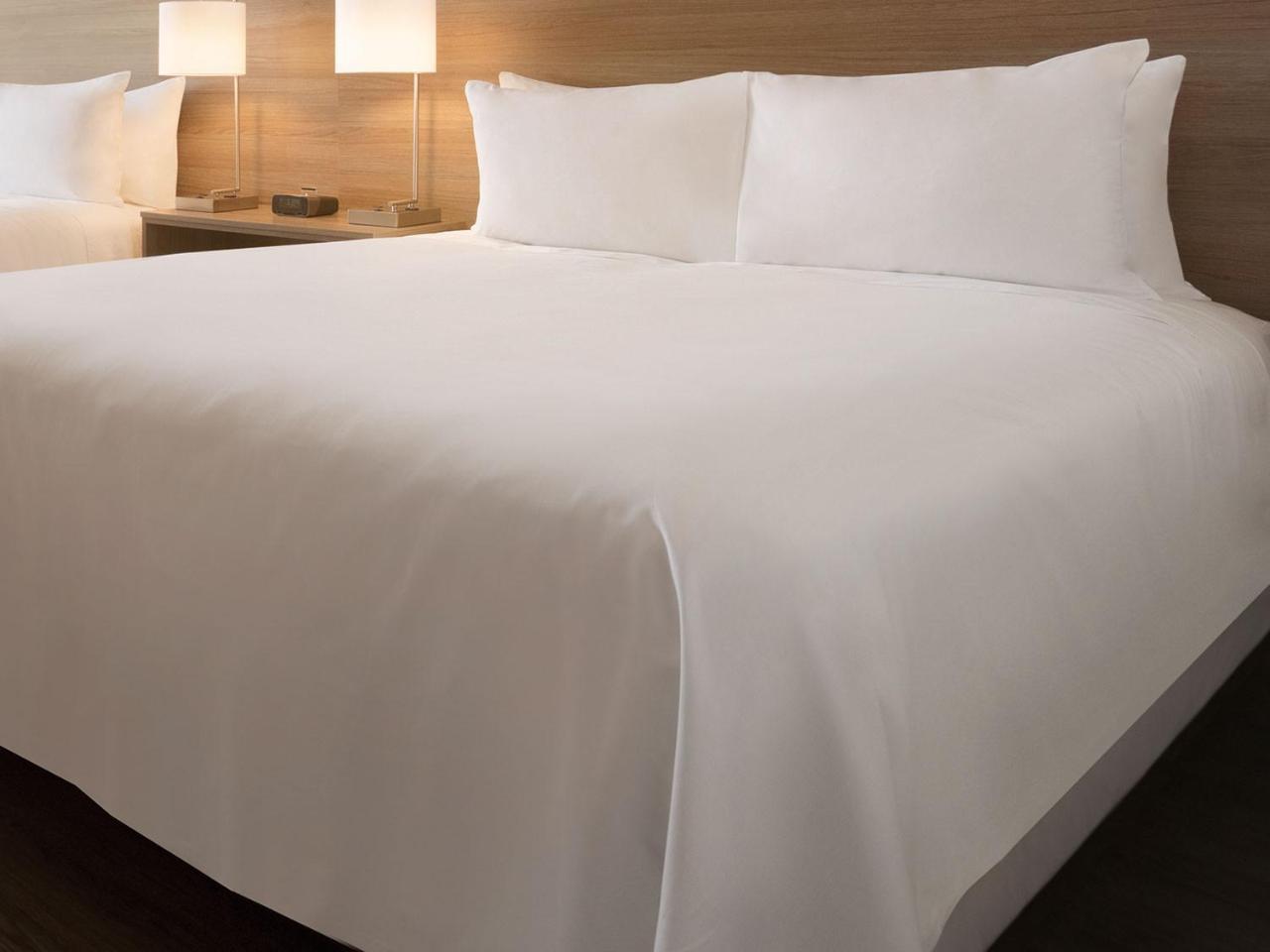 Radisson Hotel Madison Bagian luar foto